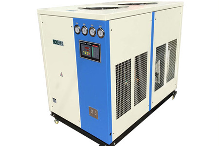一臺風冷箱式冷水機多少錢？
